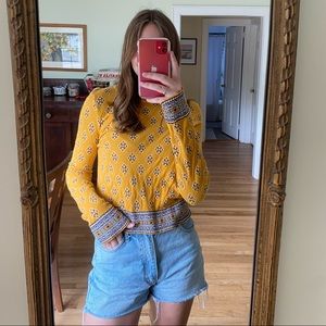 Cropped sweater with print